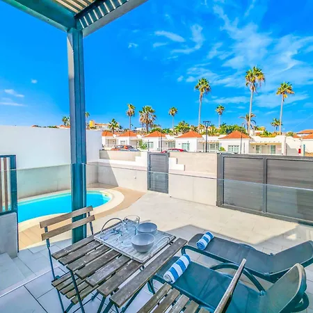 Julaga Willa Corralejo